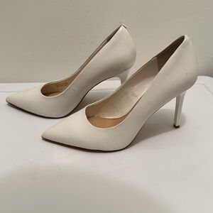 Gianni Bini White Leather Pump Heels